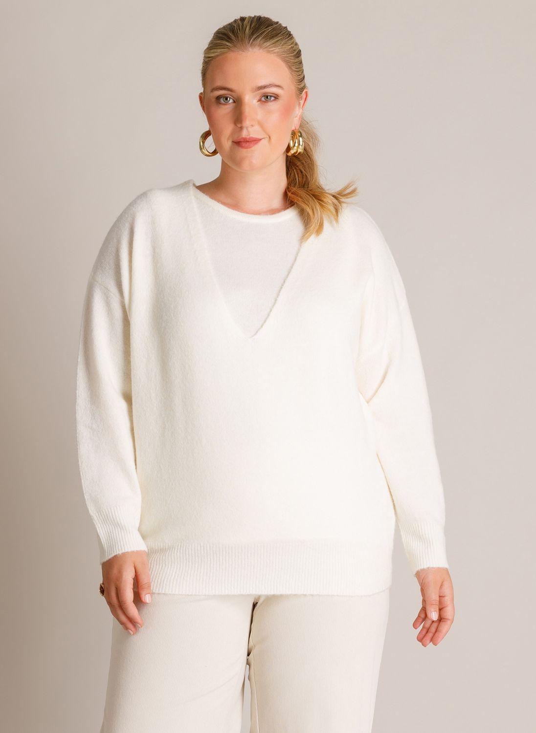 Yest Curve Deze fijngebreide trui creëert de ui Beige Cream A006686