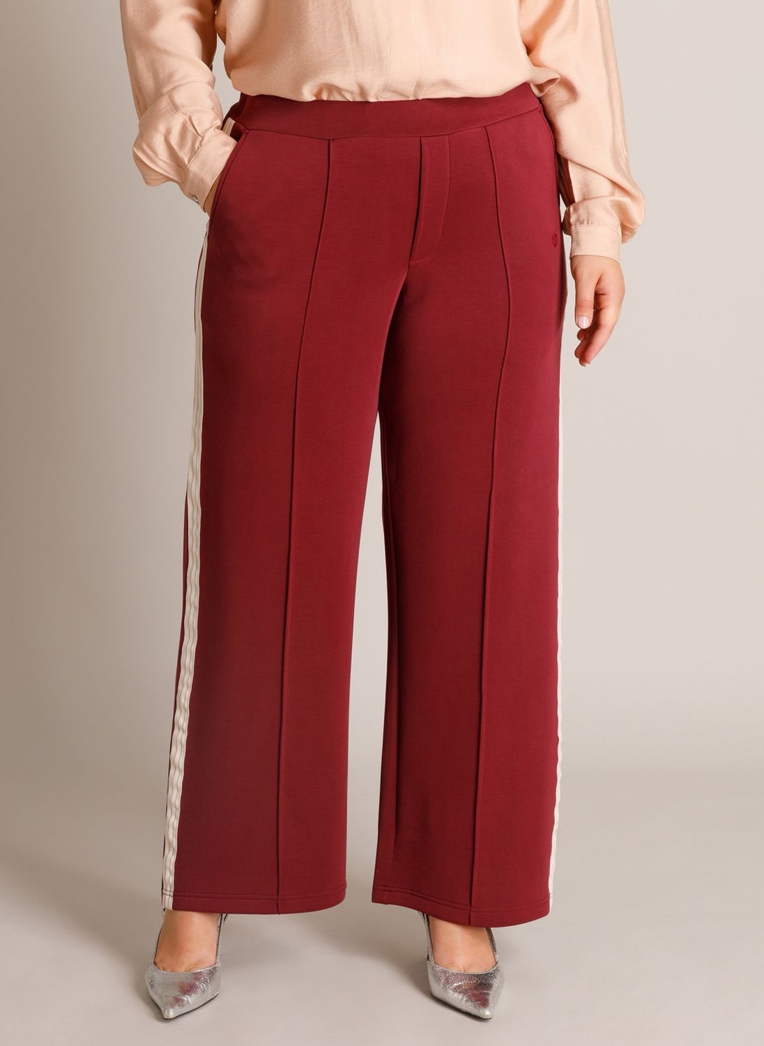 Yest Curve Dit is zo'n broek waar je moeiteloos Wine Red/Beige Cream A006455