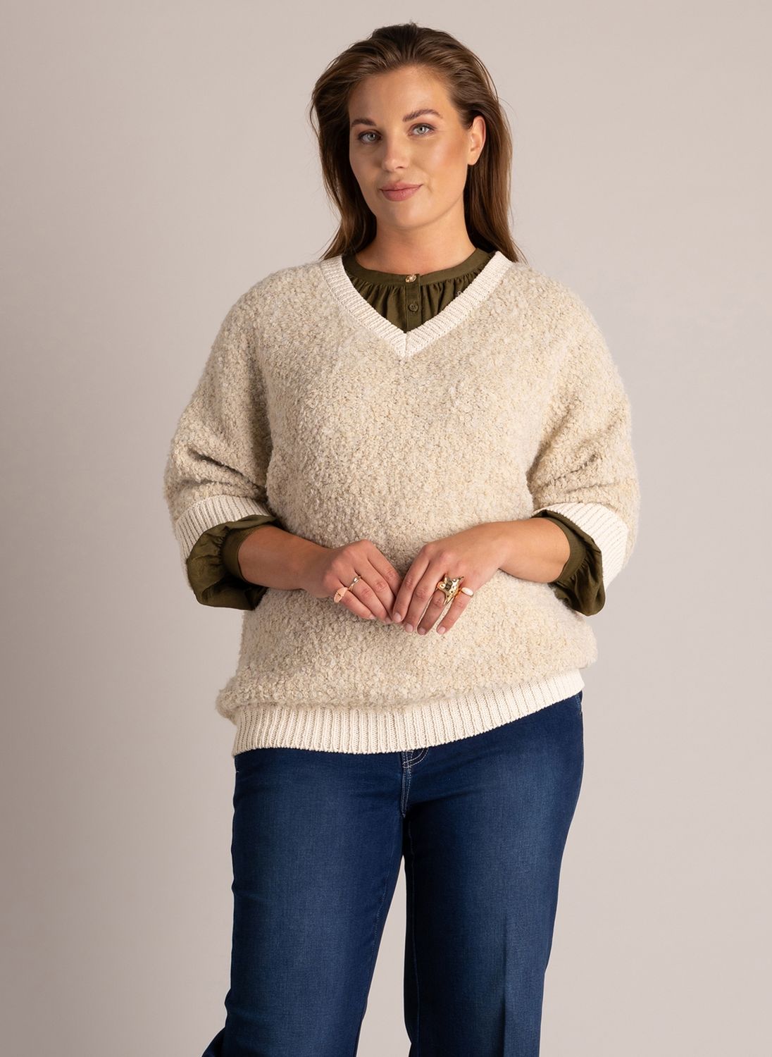 Yest Curve Bouclé trui Light Sand A006730