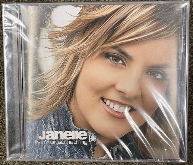 CD-Janelle Livin&#39; for Something Disc.