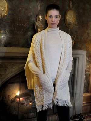 Irish Cable Pattern Pocket Shawl- Natural