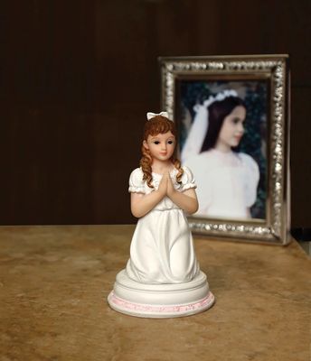 Communion Girl Figurine Disc.