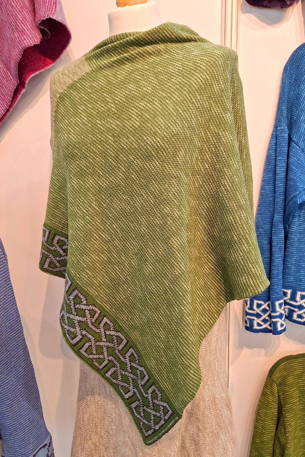 Sage Ballater Shawl XL Size Disc. Sage Ballater Shawl XL Size Disc.