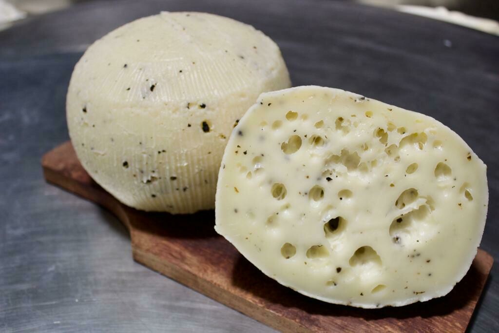 Formaggio vacchino al tartufo