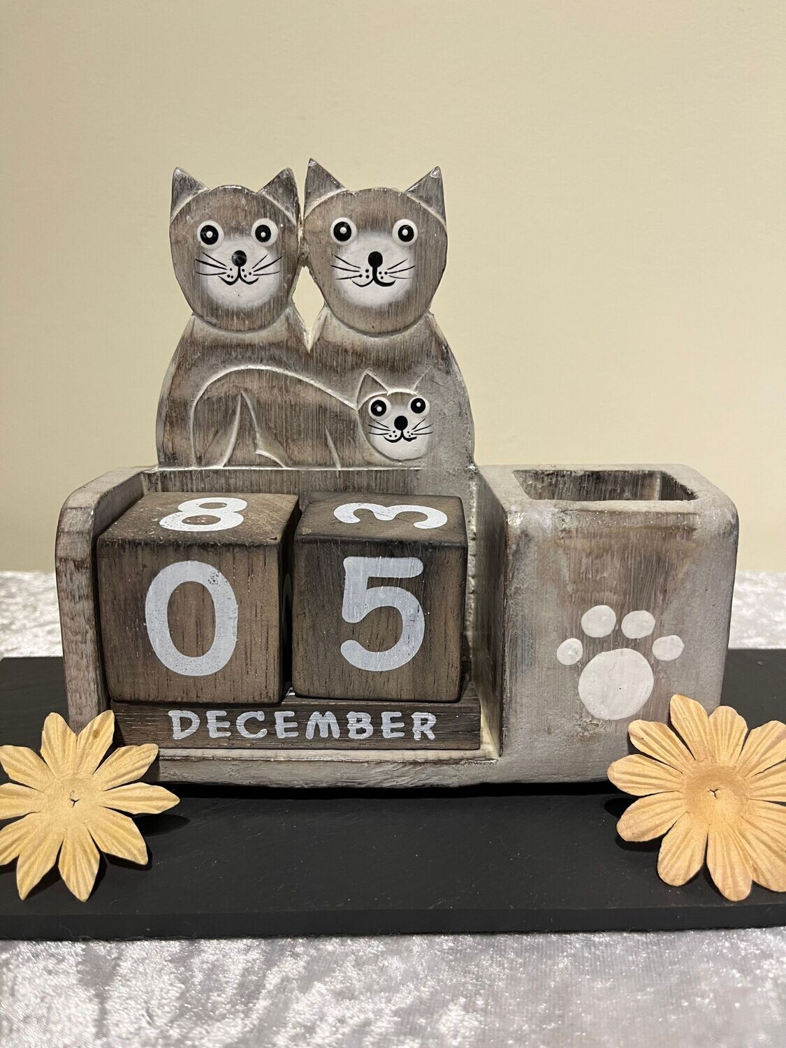 Cat Perpetual Calendar with Pen Holder