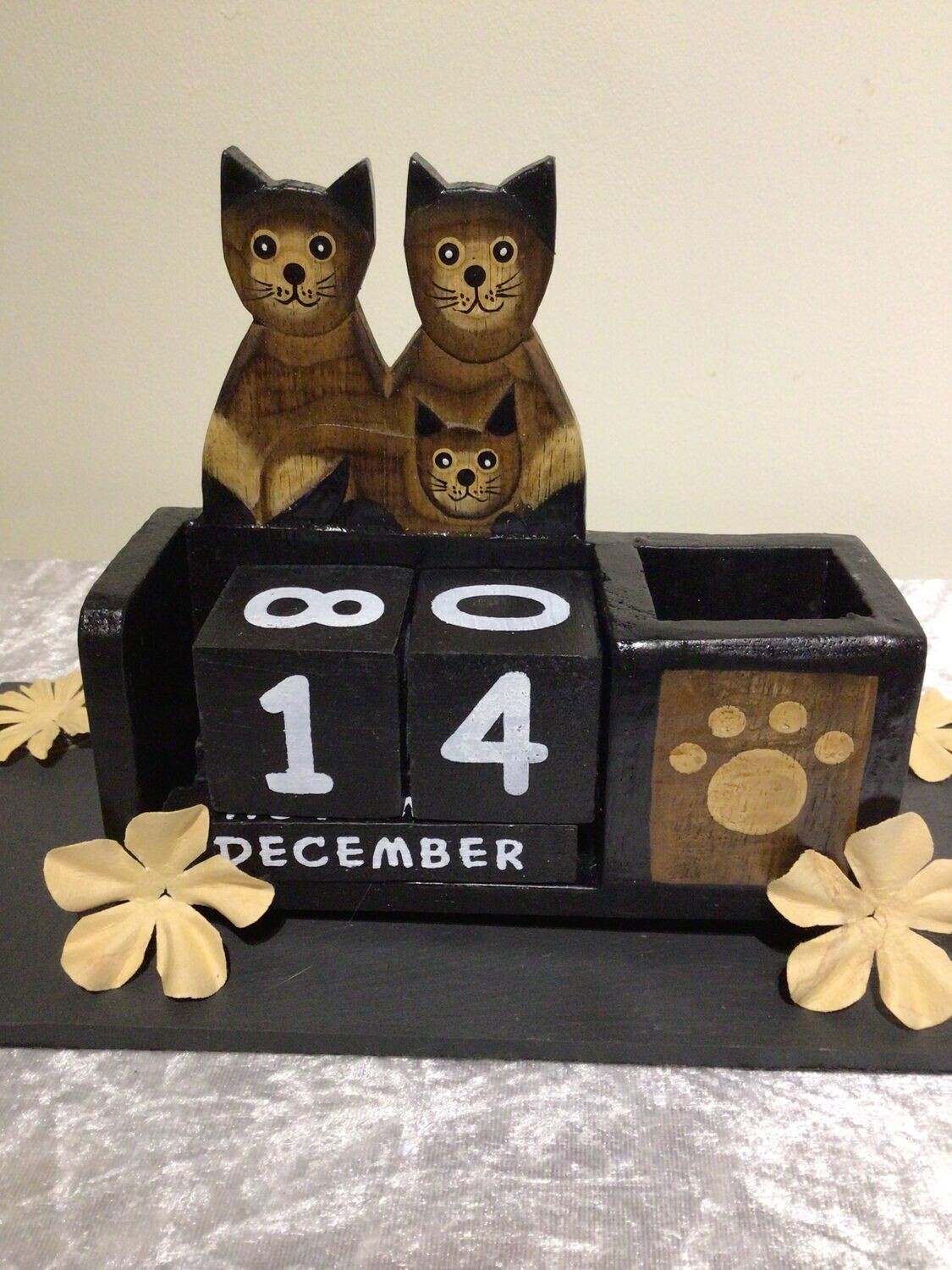 Dark Brown Cat Calendar with Pen Holder