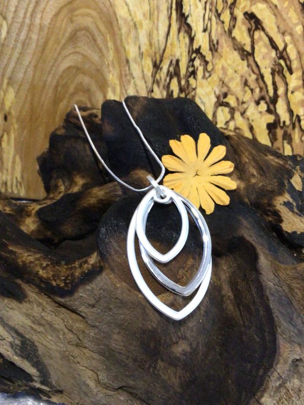 Silver Tone Ovals Necklace