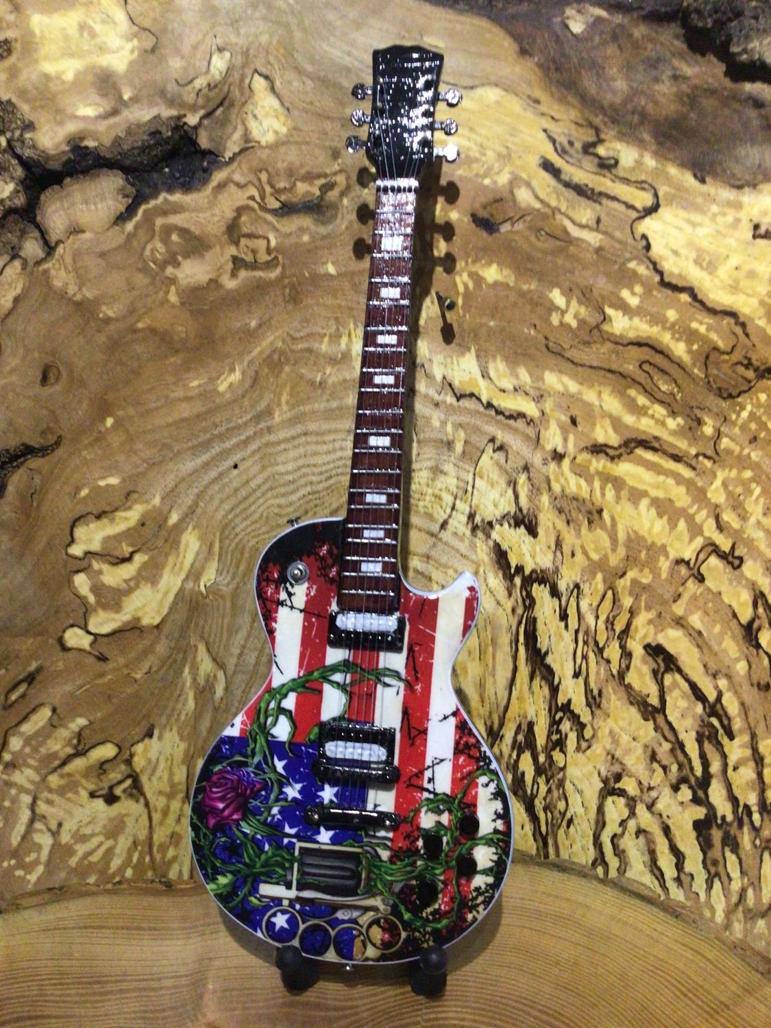 Guns N Roses Wooden 25cm Miniature Guitar Guns N Roses Wooden 25cm Miniature Guitar