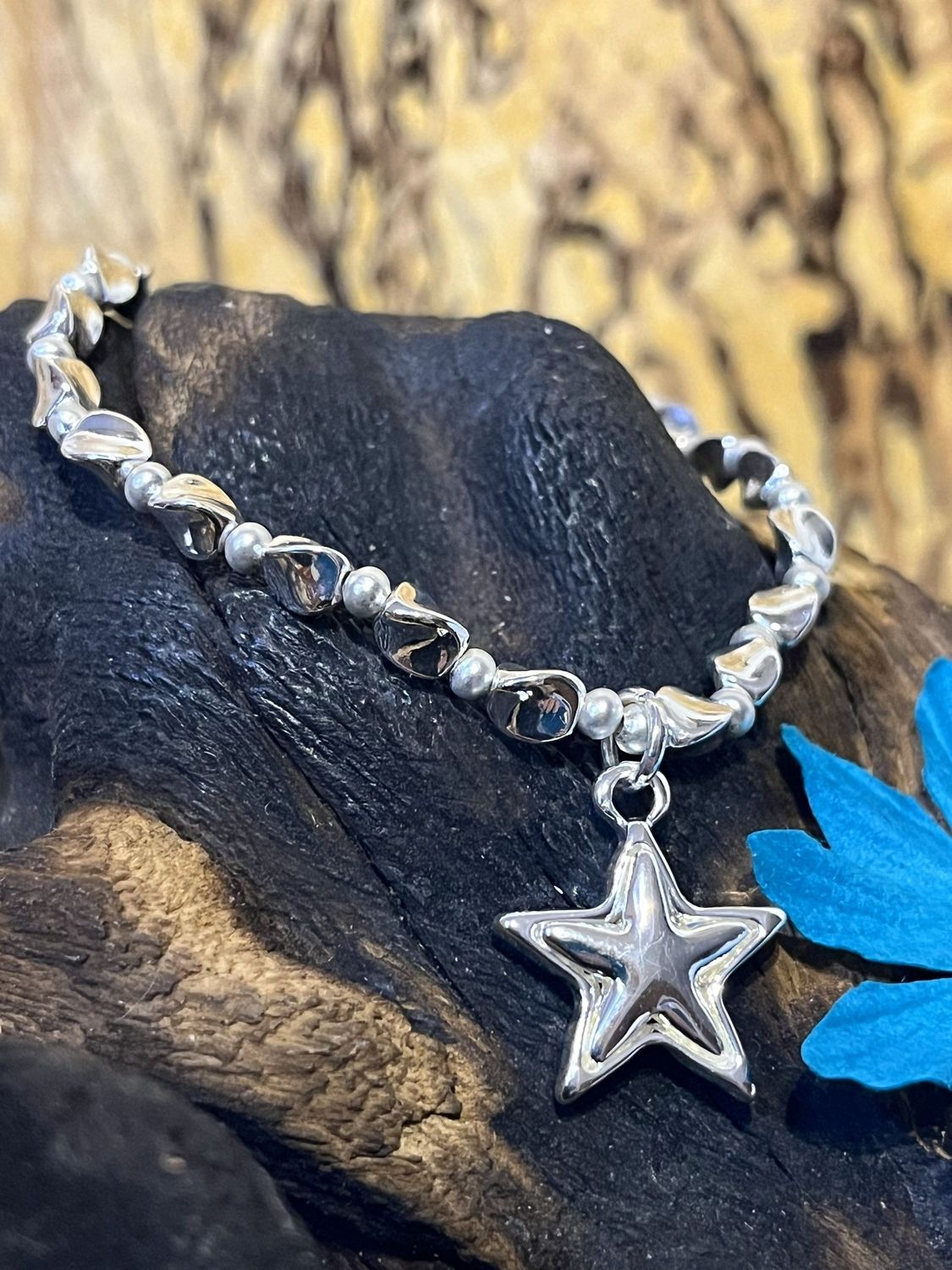 Silver Tone Closed Star Stretch Bracelet Silver Tone Closed Star Stretch Bracelet