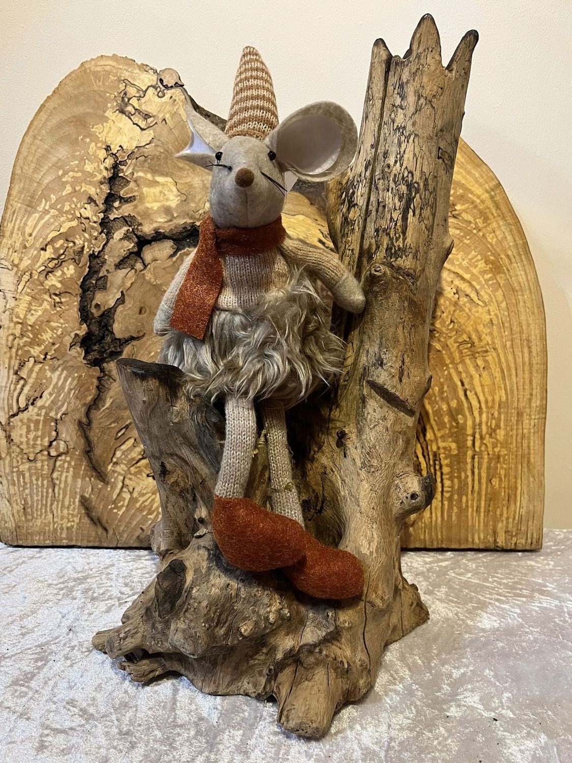 Sitting Mouse with Dangly Legs