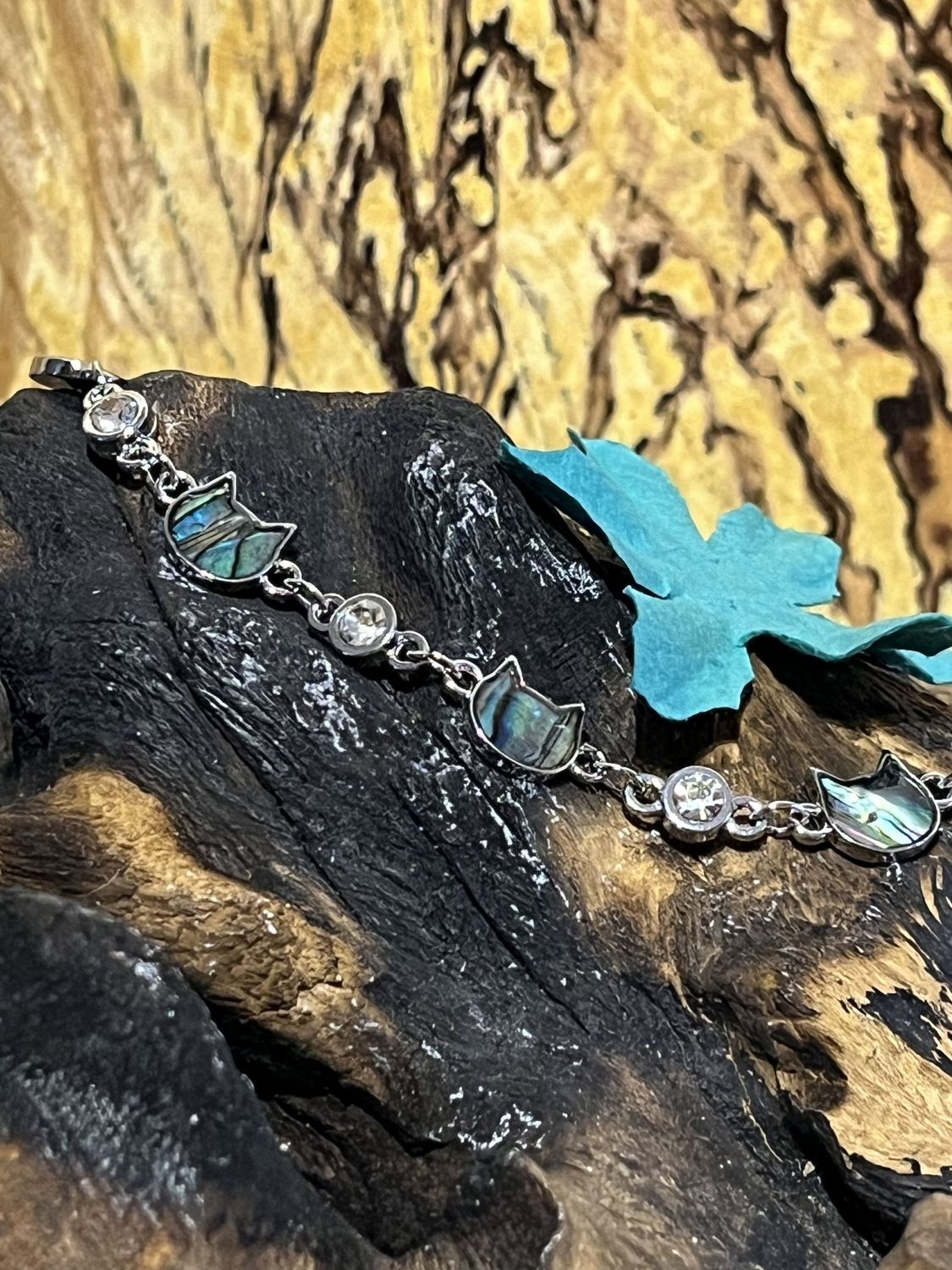 Cat Face Paua Shell Bracelet Cat Face Paua Shell Bracelet