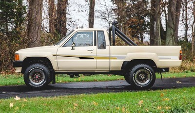 DARWIN BODY STRIPE KIT : TOYOTA HILUX (1983-1988)