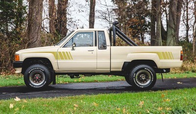 EDEN BODY STRIPE KIT : TOYOTA HILUX (1983-1988)