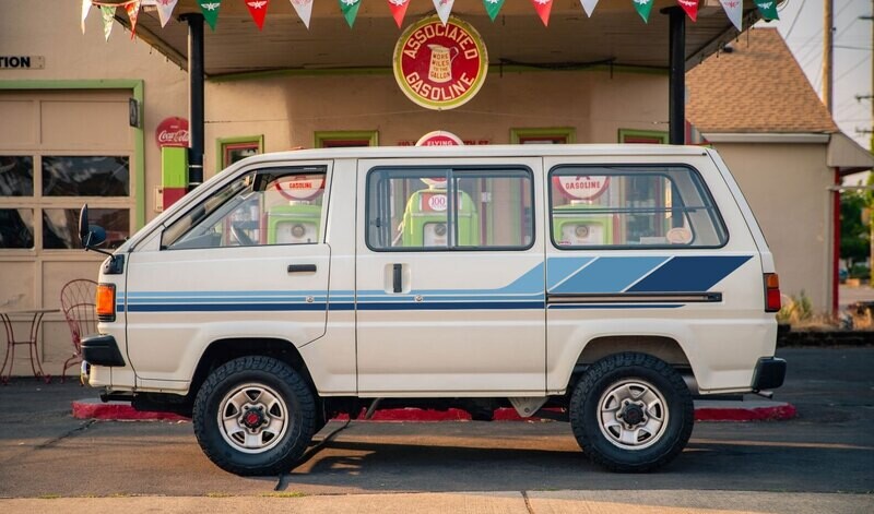 SEATTLE BODY STRIPE KIT : TOYOTA LITEACE GEN-3 (1985-2007)