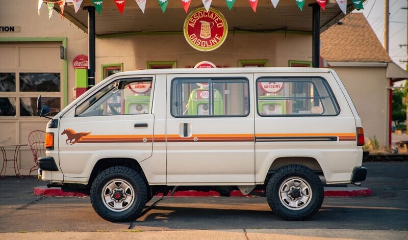 KINGSTON BODY STRIPE KIT : TOYOTA LITEACE GEN-3 (1985-2007)