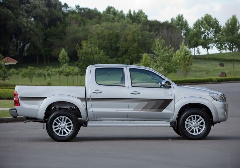 BROOME BODY DECAL KIT : GEN-7 TOYOTA HILUX (2004-2015)