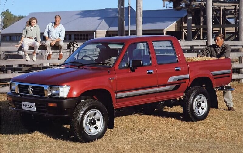 SR5 BODY STRIPE KIT : GEN-5 TOYOTA HILUX (1988-1997)