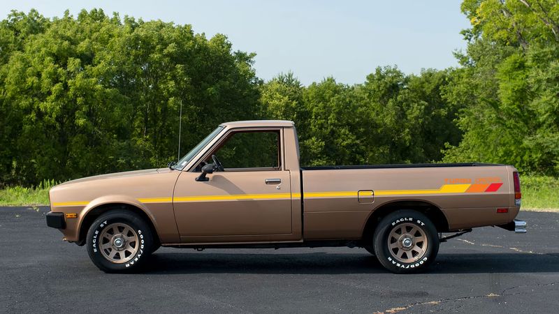 MONTREAL BODY DECAL KIT : MITSUBISHI L200/MIGHTY MAX (1979-1986)