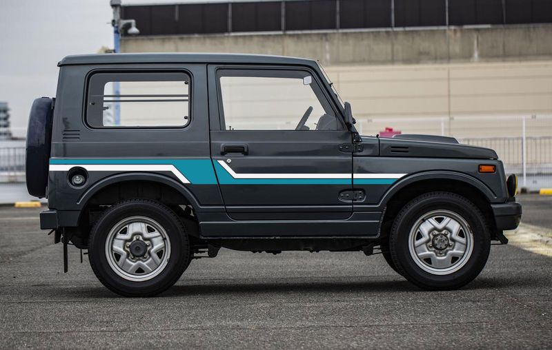 NARA BODY STRIPE DECAL KIT : SUZUKI JIMNY/SIERRA/SAMURAI (SJ-SERIES) (1981-1995​) (WITHOUT WHEEL FLARES)