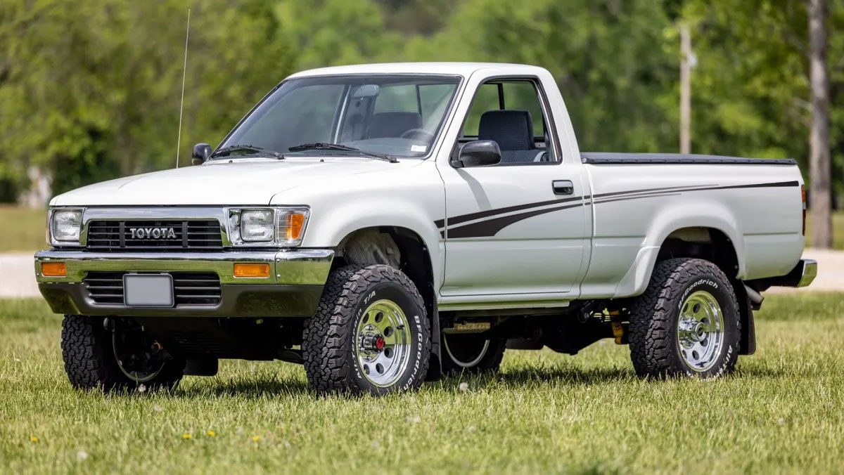INVERELL BODY STRIPE KIT : GEN-5 TOYOTA HILUX (1988-1997)