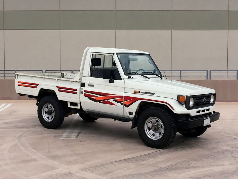 TENTERFIELD BODY STRIPES KIT : J75-SERIES TOYOTA LAND CRUISER (SINGLE-CAB UTILITY)