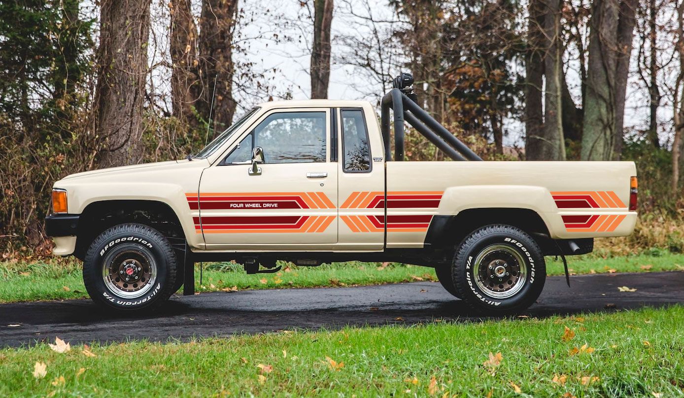 WEIPA BODY STRIPE KIT : TOYOTA HILUX (1983-1988)