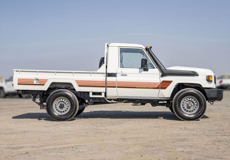 TOWNSVILLE BODY STRIPE KIT : 79-SERIES LAND CRUISER (SINGLE CAB UTILITY)
