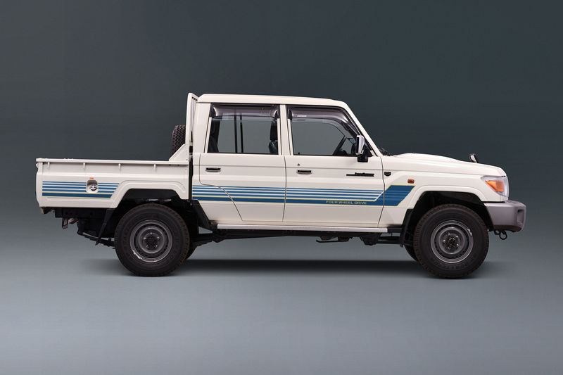 TOWNSVILLE BODY STRIPE KIT : 79-SERIES LAND CRUISER (DUAL CAB)