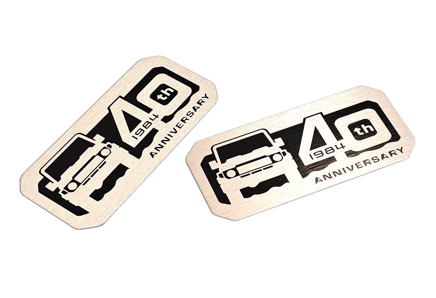 40TH ANNIVERSARY COMMEMORATIVE FENDER PLATE SET : 70-SERIES LAND CRUISER