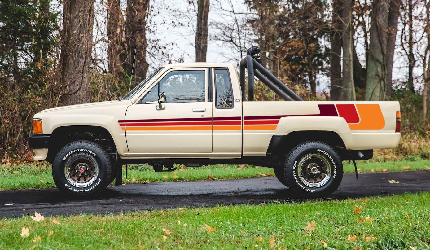 YAMAGATA BODY STRIPE KIT : TOYOTA HILUX (1983-1988)