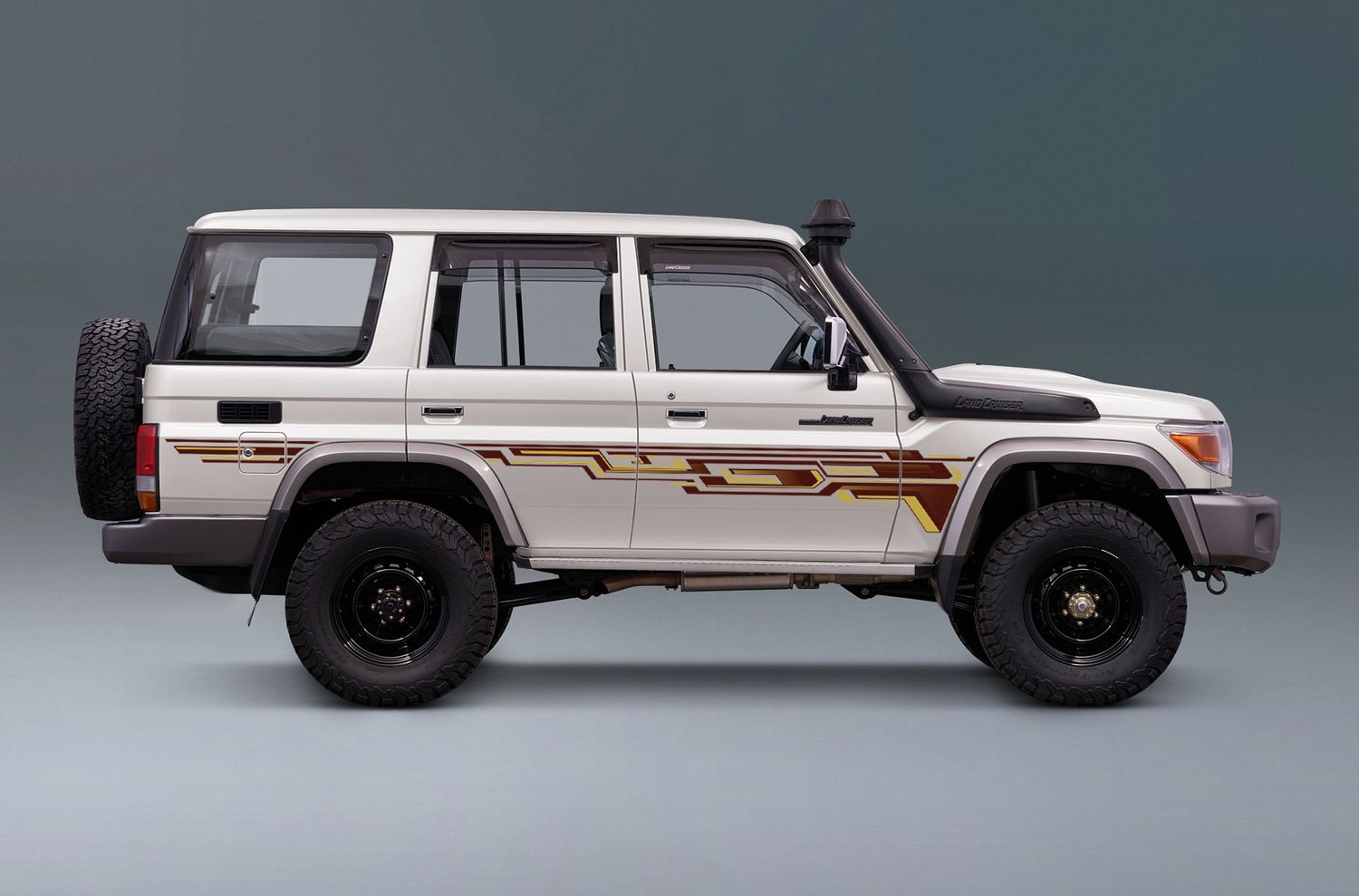 DOHA BODY STRIPES KIT : J76-SERIES TOYOTA LAND CRUISER (WAGON)