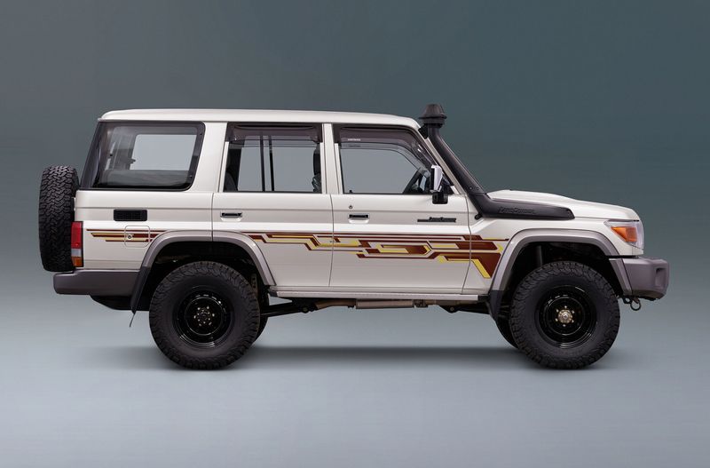 DOHA BODY STRIPES KIT : J76-SERIES TOYOTA LAND CRUISER (WAGON)