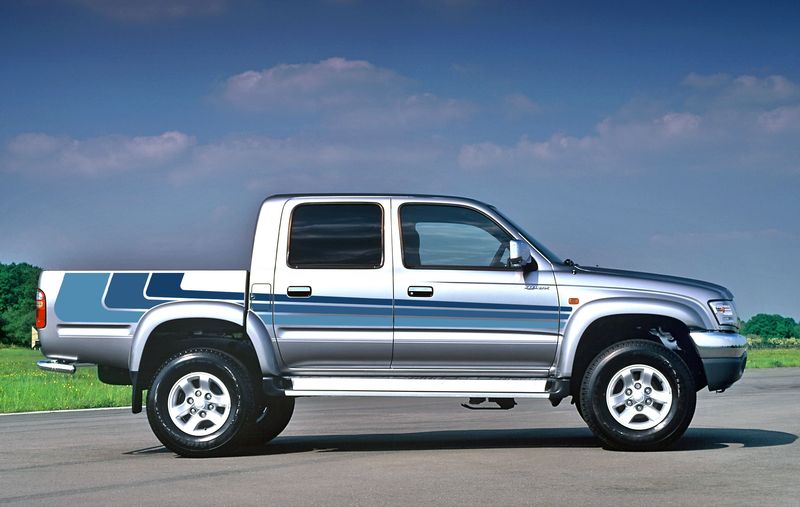 YAMAGATA BODY STRIPE KIT : GEN-6 TOYOTA HILUX (1997-2004)