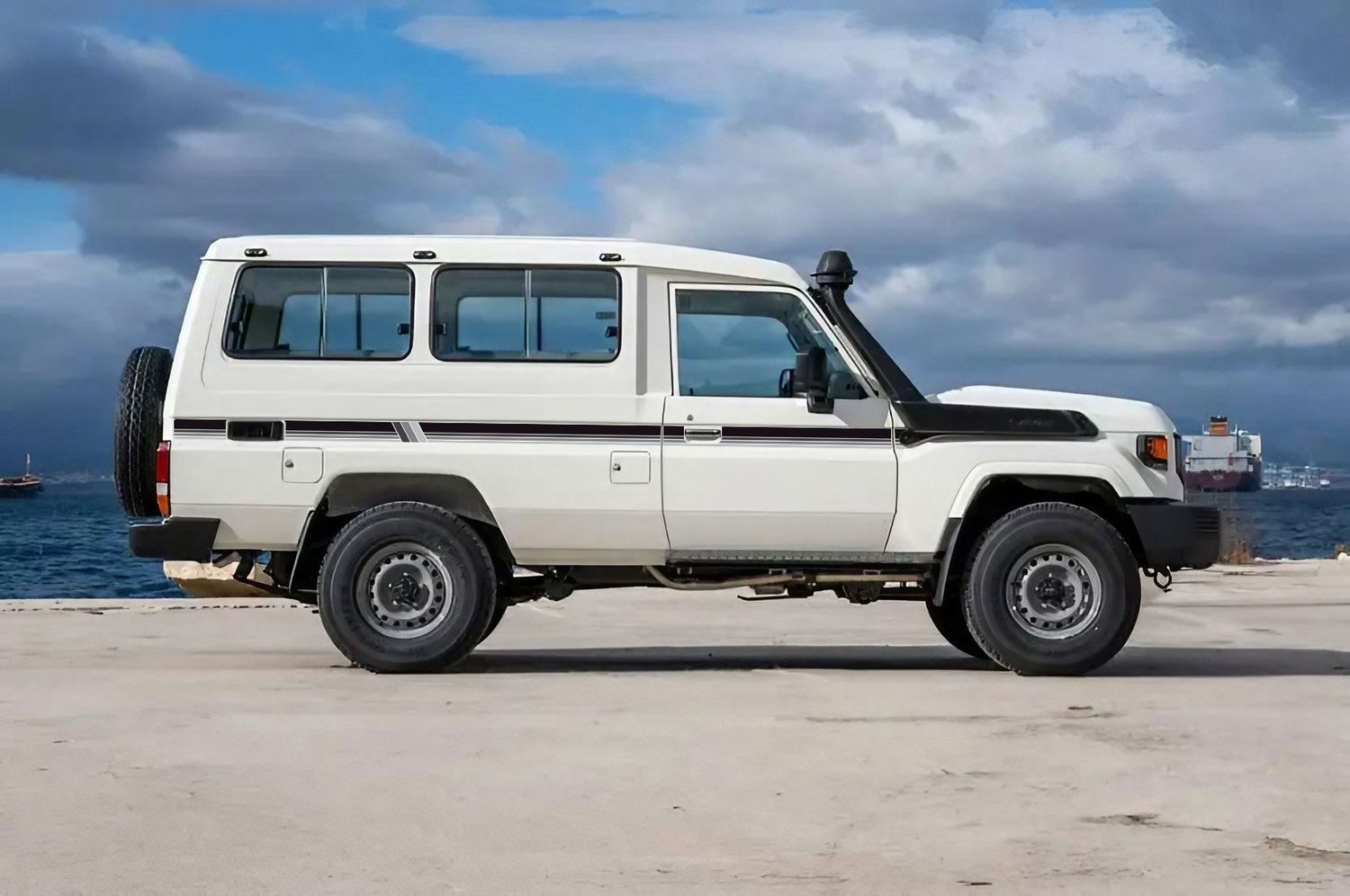 MOUNT ISA BODY STRIPES KIT : J78-SERIES TOYOTA LAND CRUISER (TROOP CARRIER)