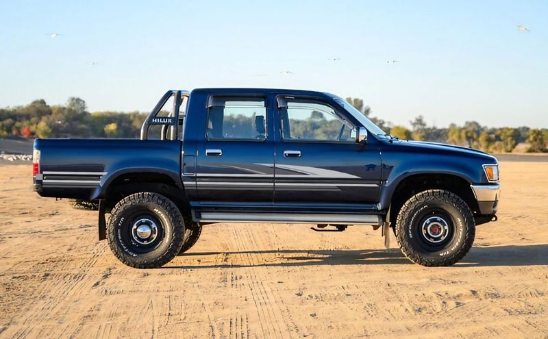 KANAZAWA BODY STRIPE KIT : GEN-5 TOYOTA HILUX (1988-1997) (DUAL-CAB)