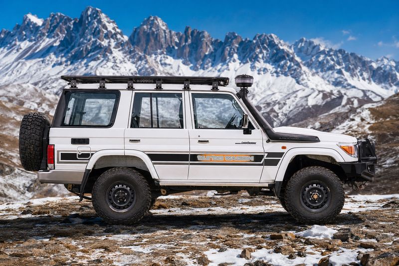 HELSINKI TURBO WAGON BODY STRIPES KIT : J76-SERIES TOYOTA LAND CRUISER (WAGON)
