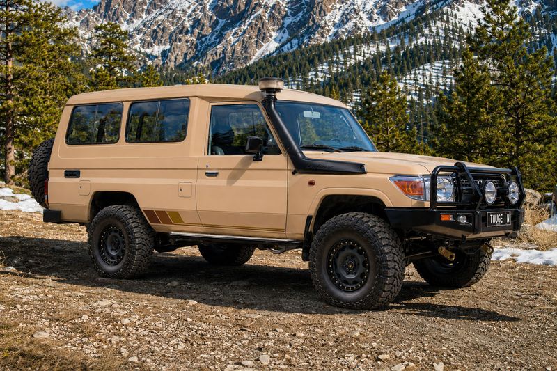 OMAN BODY STRIPES KIT : J78-SERIES TOYOTA LAND CRUISER (TROOP CARRIER)