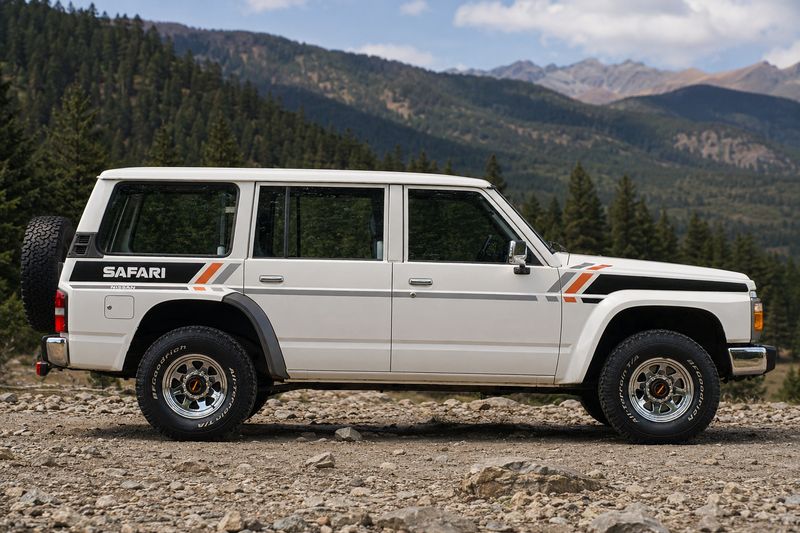 TERRIGAL BODY STRIPES KIT : 1987-1997 GQ/Y60 NISSAN PATROL (WAGON)