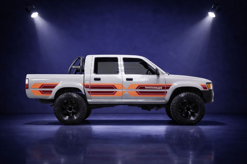 WEIPA BODY STRIPE KIT : GEN-5 TOYOTA HILUX (1988-1997)