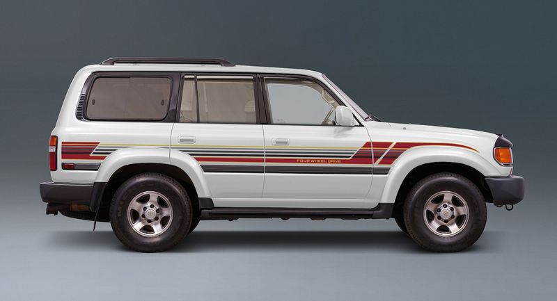 TOWNSVILLE BODY STRIPE KIT : 80-SERIES LAND CRUISER (1994-1997)