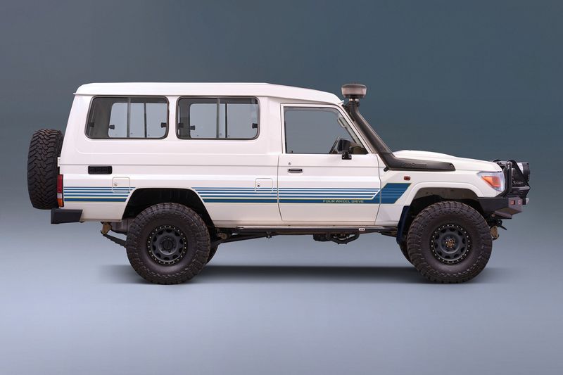TOWNSVILLE BODY STRIPE KIT : 78-SERIES LAND CRUISER (TROOP CARRIER)