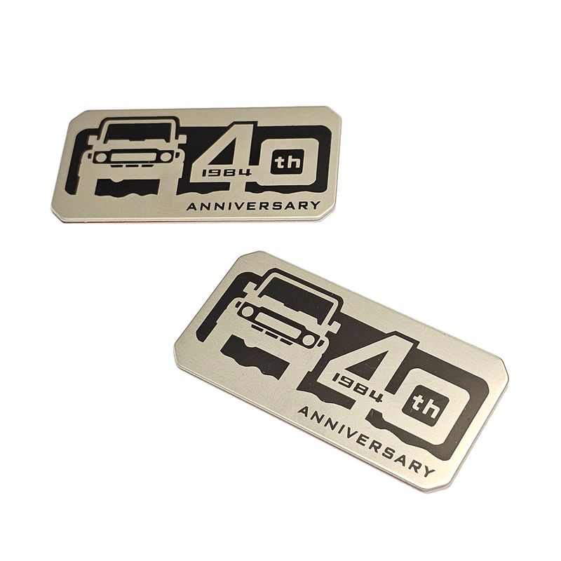 40TH ANNIVERSARY COMMEMORATIVE FENDER PLATE SET : 70-SERIES LAND CRUISER