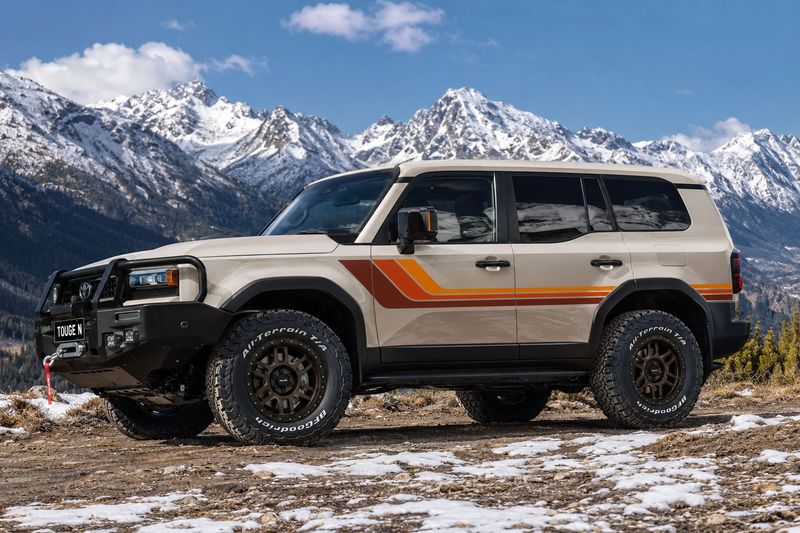 SEATTLE BODY STRIPE KIT : 250-SERIES TOYOTA LAND CRUISER PRADO (2024+)