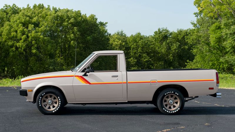 STRATHPINE BODY STRIPE KIT : MITSUBISHI L200 (1979-1986)