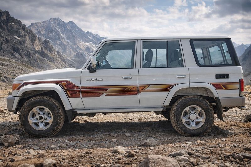 TABUK BODY STRIPES KIT : J76-SERIES TOYOTA LAND CRUISER  (PRE-FACE-LIFT)