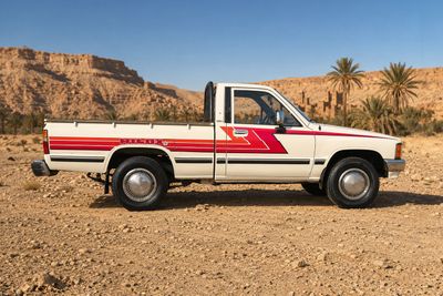 LIGHTNING RIDGE BODY STRIPE KIT : TOYOTA HILUX (1983-1988)