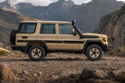 TAKAHAMA BODY STRIPE KIT : J76-SERIES TOYOTA LAND CRUISER (WAGON)