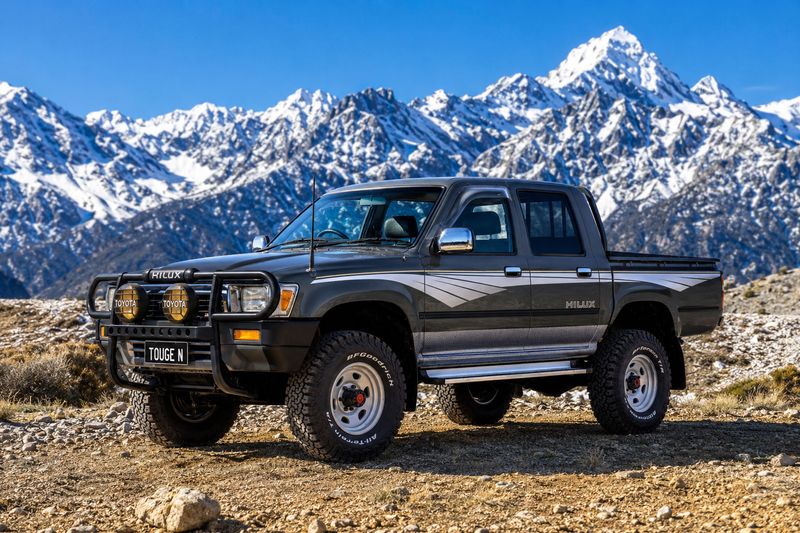 KINOSAKI BODY STRIPE KIT : GEN-5 TOYOTA HILUX (1988-1997)