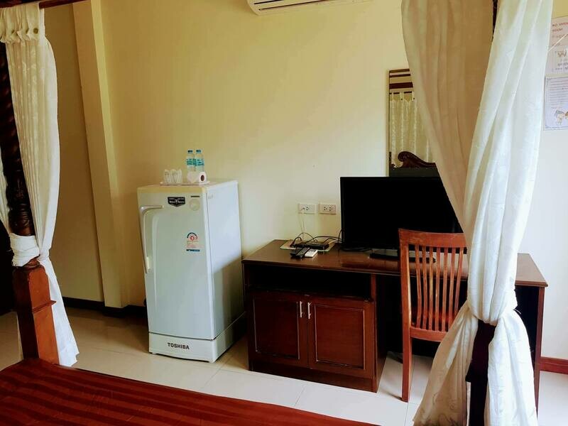 ROOMS TO RENT