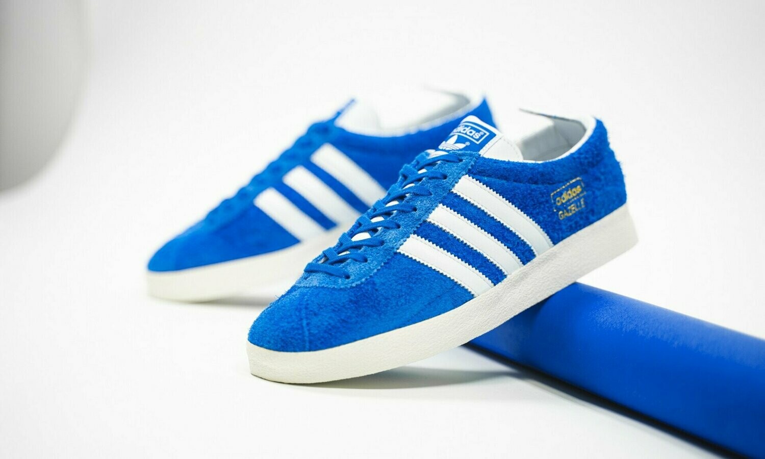 BESPOKE - adidas Custom - Cardiff- Peter Whittingham - Gazelle vintage blue